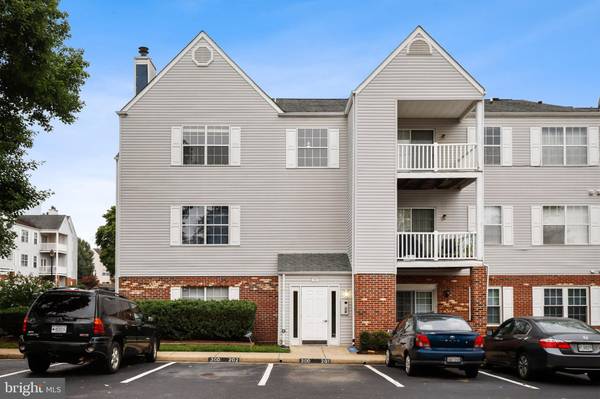 300 GROSVENOR LN #201, Stafford, VA 22556