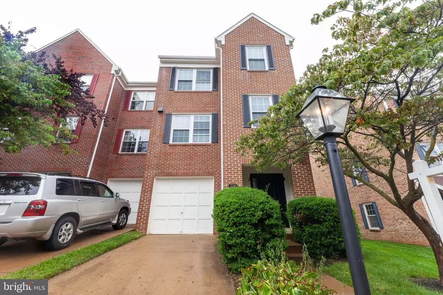 2116 DOMINION HEIGHTS CT, Falls Church, VA 22043