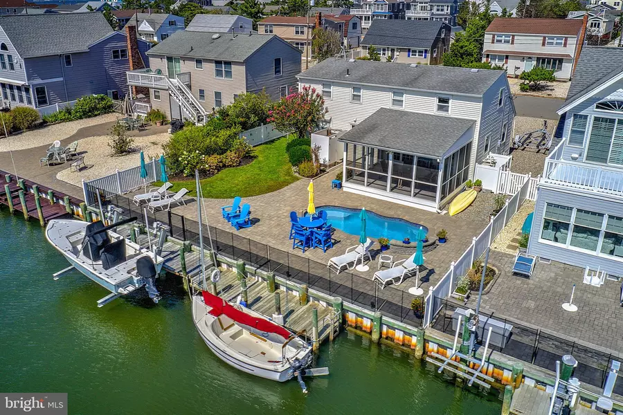 308 W 4TH ST, Ship Bottom, NJ 08008