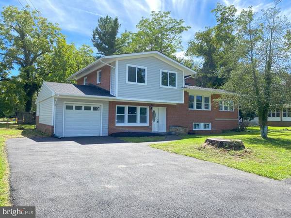 5610 MIDDLETON LN, Temple Hills, MD 20748