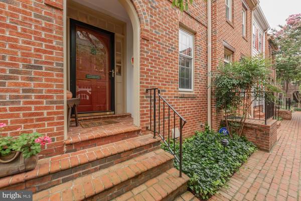 649 S COLUMBUS ST, Alexandria, VA 22314