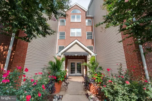 Alexandria, VA 22302,3307 WYNDHAM CIR #2165