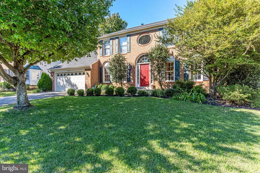 2324 LAKESHIRE DR, Alexandria, VA 22308