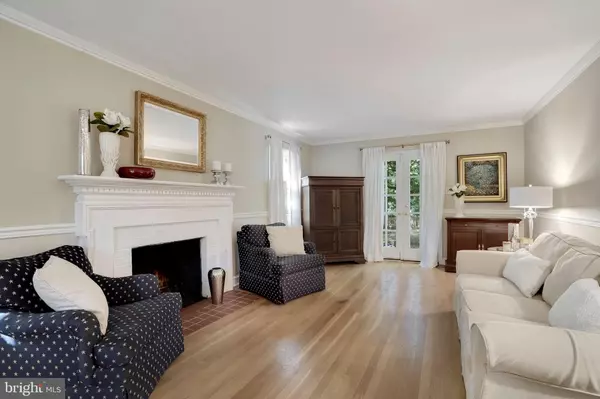 Alexandria, VA 22308,8606 CYRUS PL