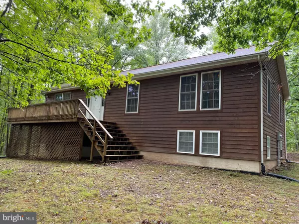 165 SPLIT PINE DR, Berkeley Springs, WV 25411