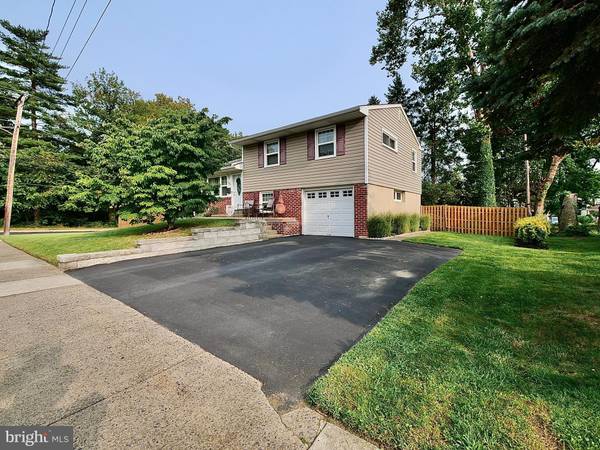 1100 WYNNBROOK RD, Secane, PA 19018