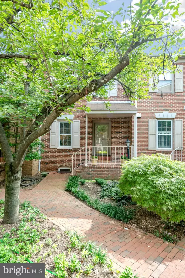 Arlington, VA 22201,1003 N DANIEL ST #1003D