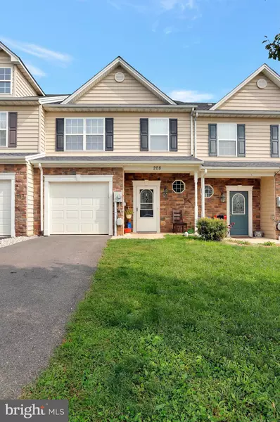 208 WHITLEY DR, Chambersburg, PA 17201