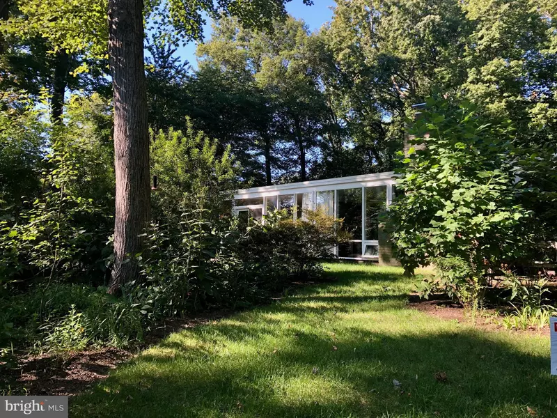 2404 LISBON LN, Alexandria, VA 22306