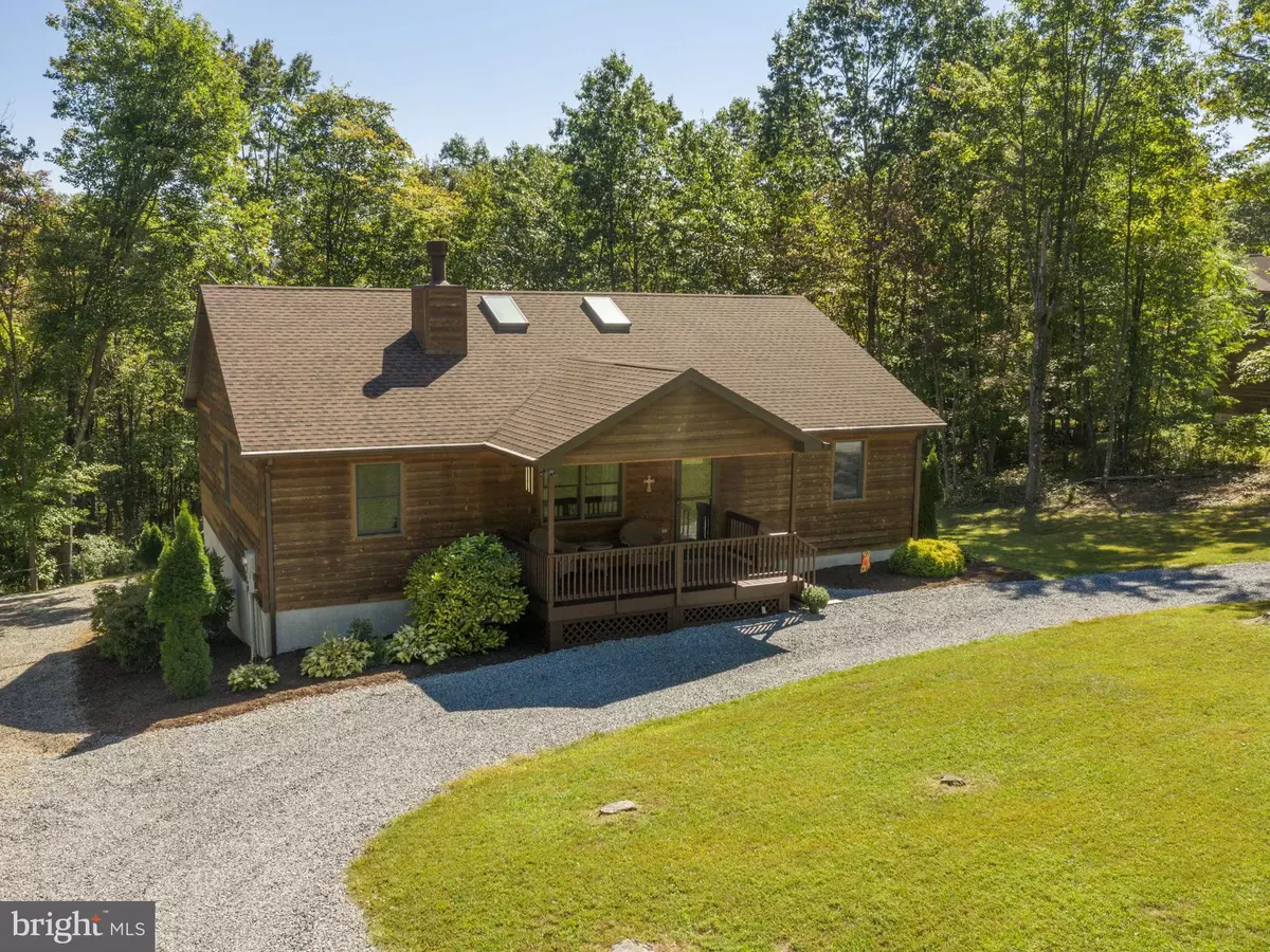 Berkeley Springs, WV 25411,61 KEY OAK LN