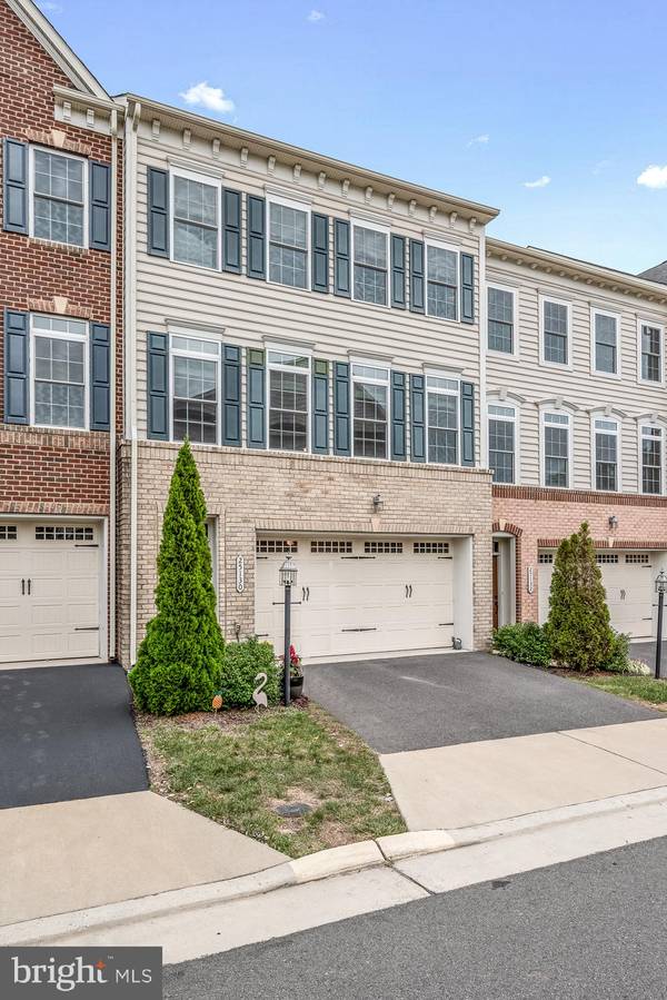 Chantilly, VA 20152,25130 DEERHURST TER