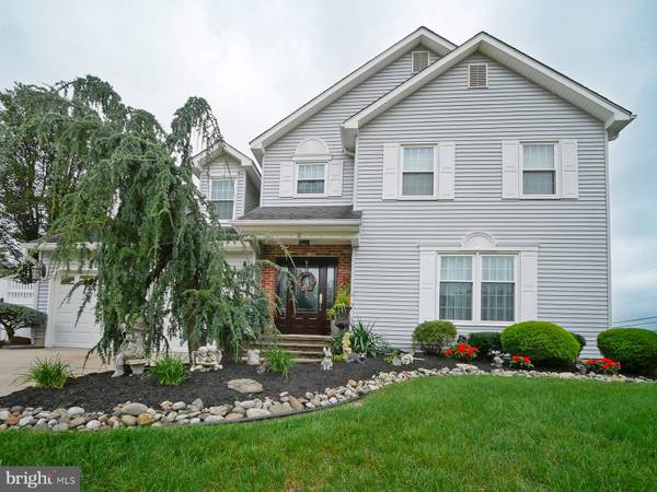 2 THORNFIELD CIR, Sewell, NJ 08080