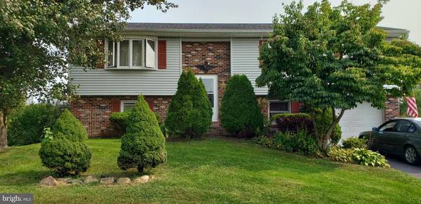 217 HOLIDAY LN, Blandon, PA 19510