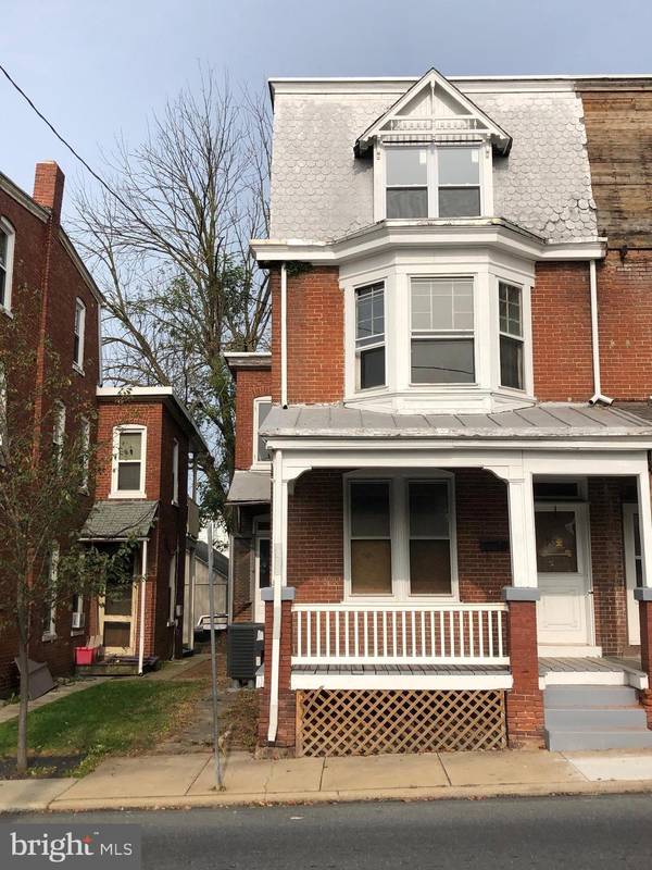 8 N 6TH ST, Denver, PA 17517