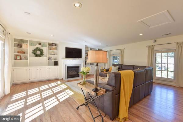 3106 RUSSELL RD #A, Alexandria, VA 22305