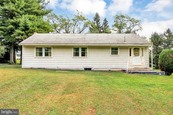 324 WALNUTTOWN RD, Fleetwood, PA 19522