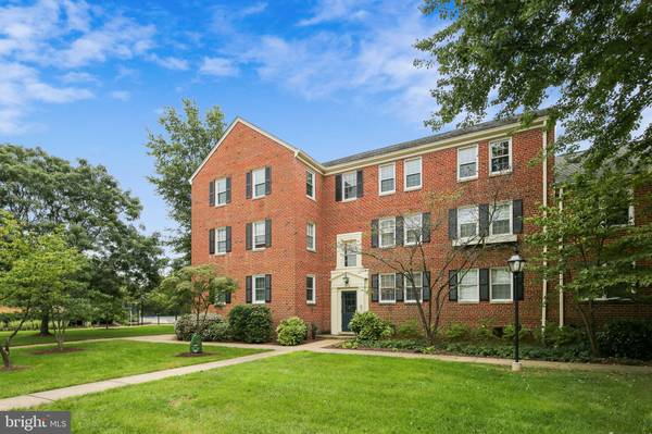 6716 W WAKEFIELD DR #C2, Alexandria, VA 22307