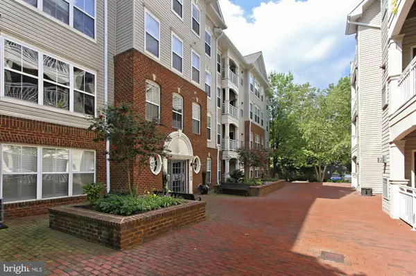 5108 DONOVAN DR #202, Alexandria, VA 22304