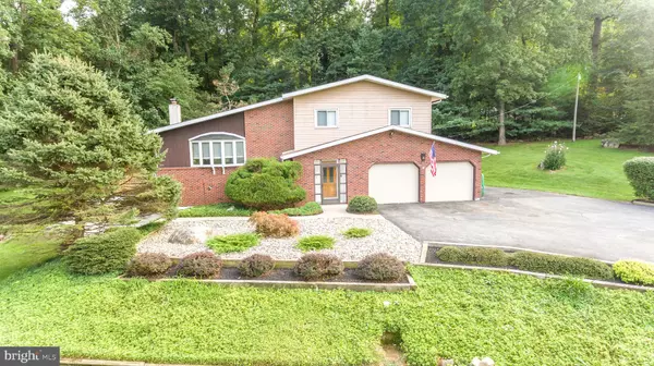 2327 WHITETAIL CT, Hellertown, PA 18055