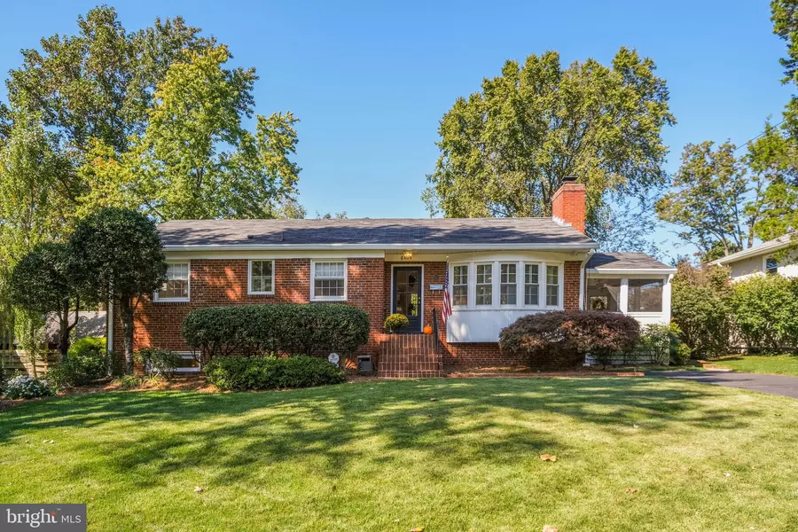 8404 FELTON LN, Alexandria, VA 22308