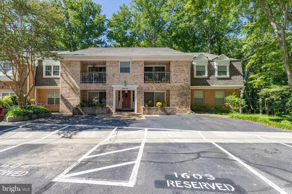 Burke, VA 22015,5916 COVE LANDING RD #202