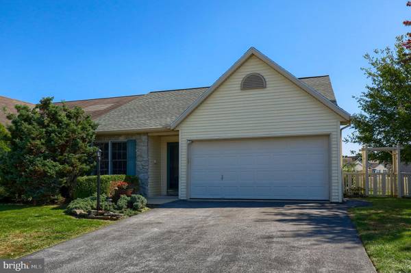 30 PEBBLE CREEK DR, Lititz, PA 17543