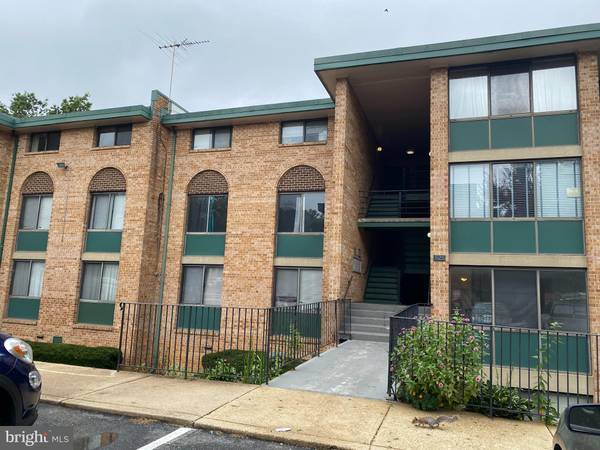 525 N ARMISTEAD ST #101, Alexandria, VA 22312