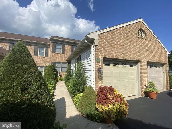 6483 LINCOLN CT, East Petersburg, PA 17520