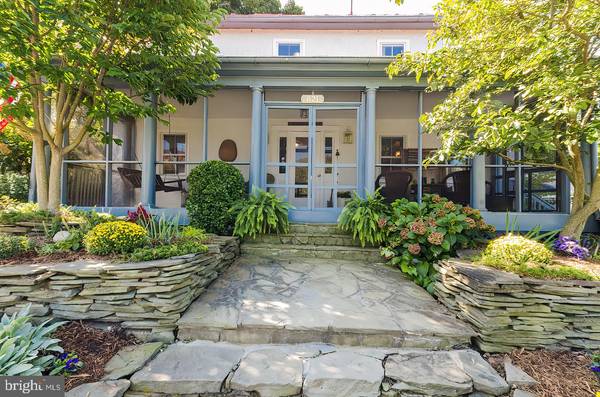 821 EAST RIDGE ST, Harpers Ferry, WV 25425