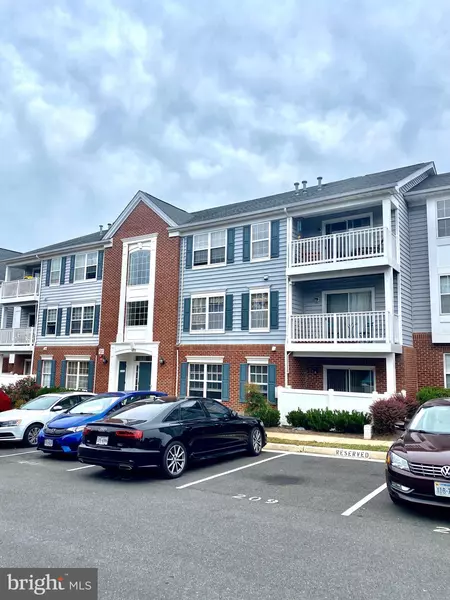 653 CONSTELLATION SQ SE #J, Leesburg, VA 20175