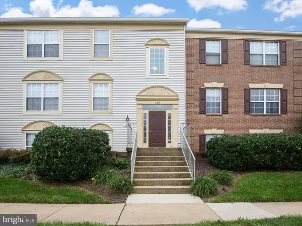 1104 HUNTMASTER TER NE #301, Leesburg, VA 20176