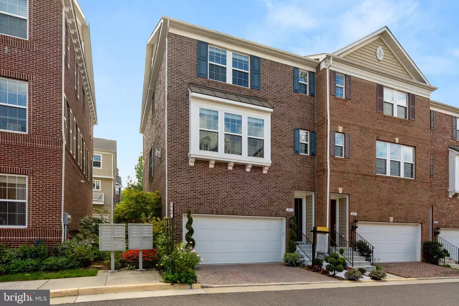 2039 BLUNT LN, Alexandria, VA 22303