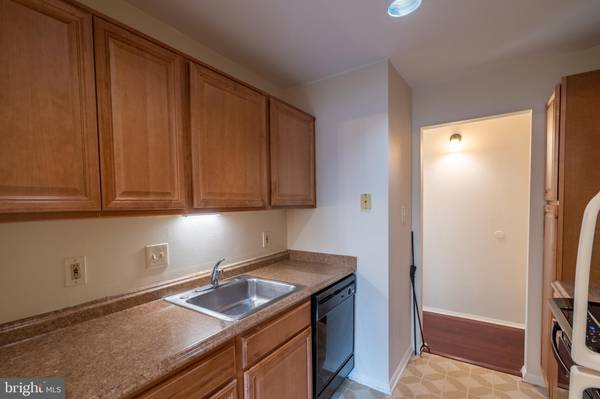 Gaithersburg, MD 20879,18502 SWEET AUTUMN DR #101