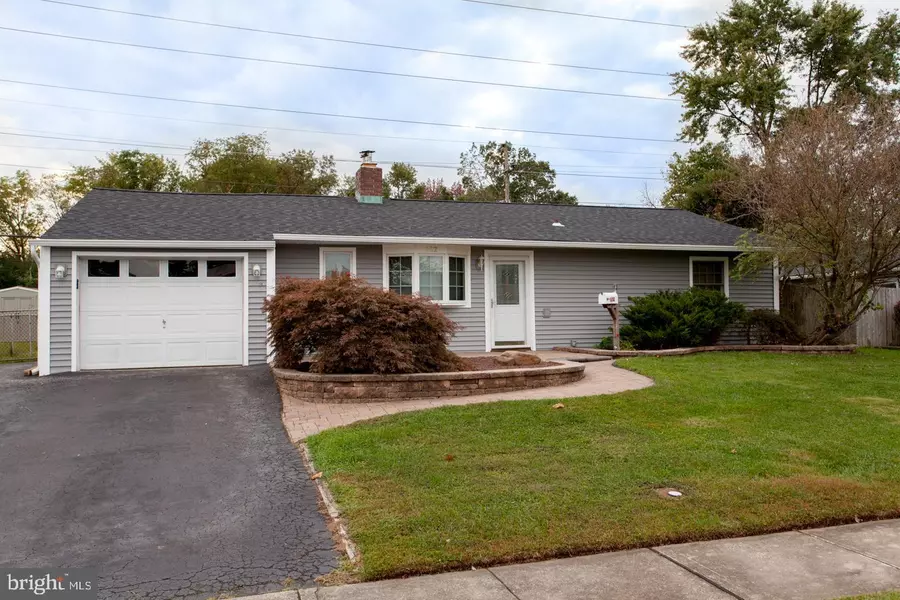 102 DOGWOOD DR, Levittown, PA 19055