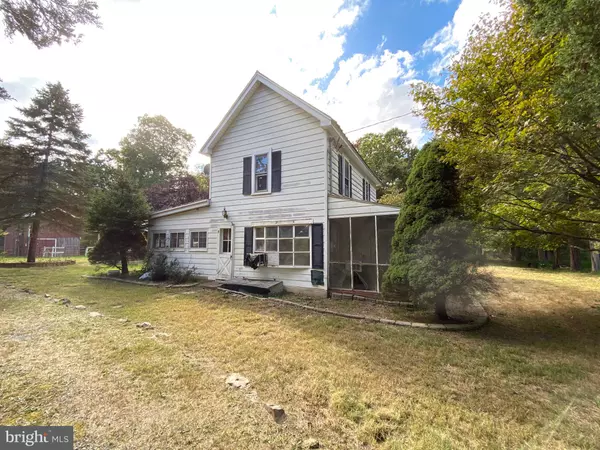 Great Cacapon, WV 25422,282 BEARS LOPE LN