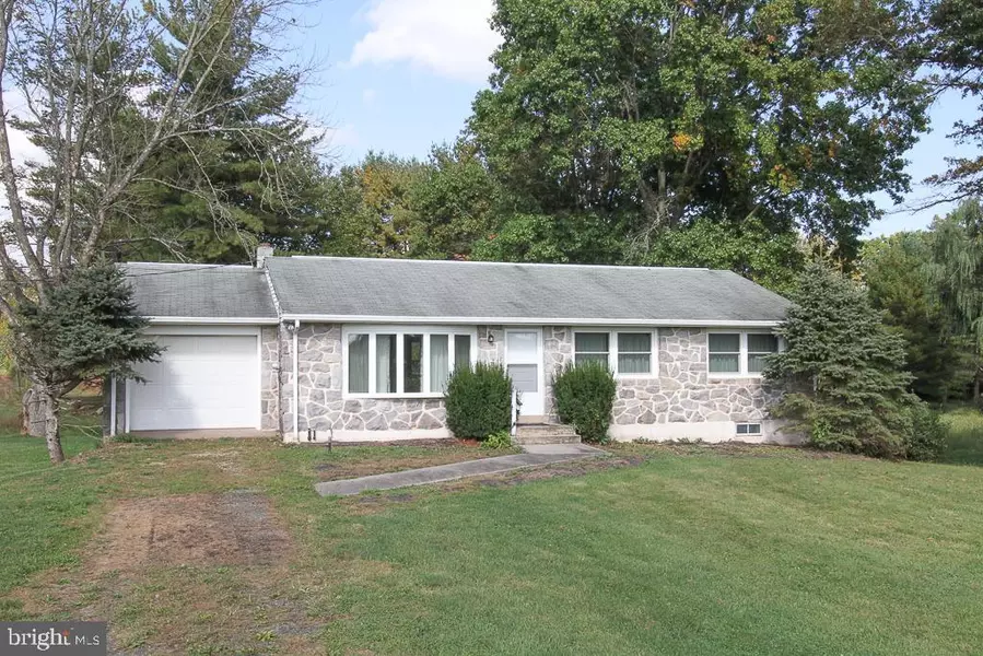 647 SWAMP PICNIC RD, Gilbertsville, PA 19525