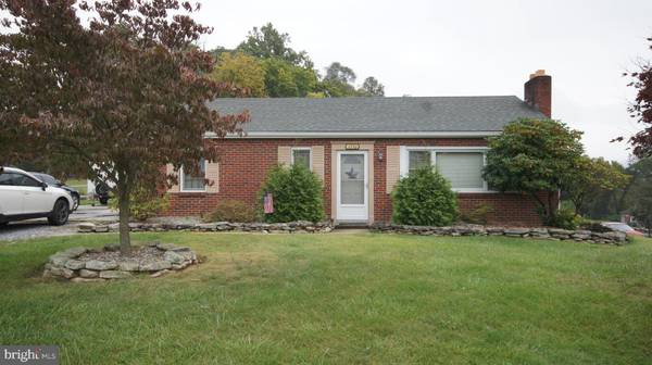 1330 VALLEY RD, Etters, PA 17319