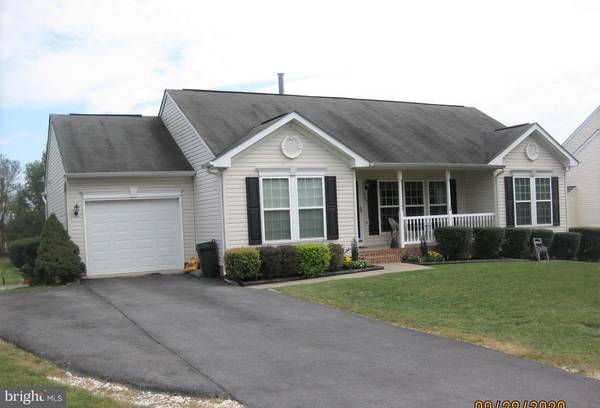 525 LARKSPUR LN, Martinsburg, WV 25403