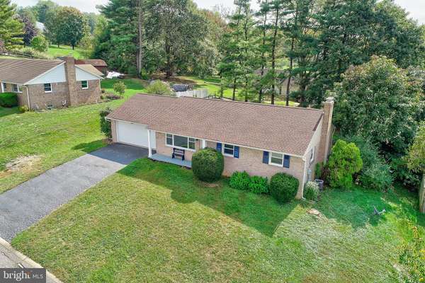 26 HILLSIDE DR, Jacobus, PA 17407