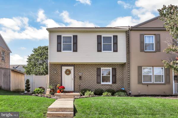 830 WOODLAWN DR, Chambersburg, PA 17201