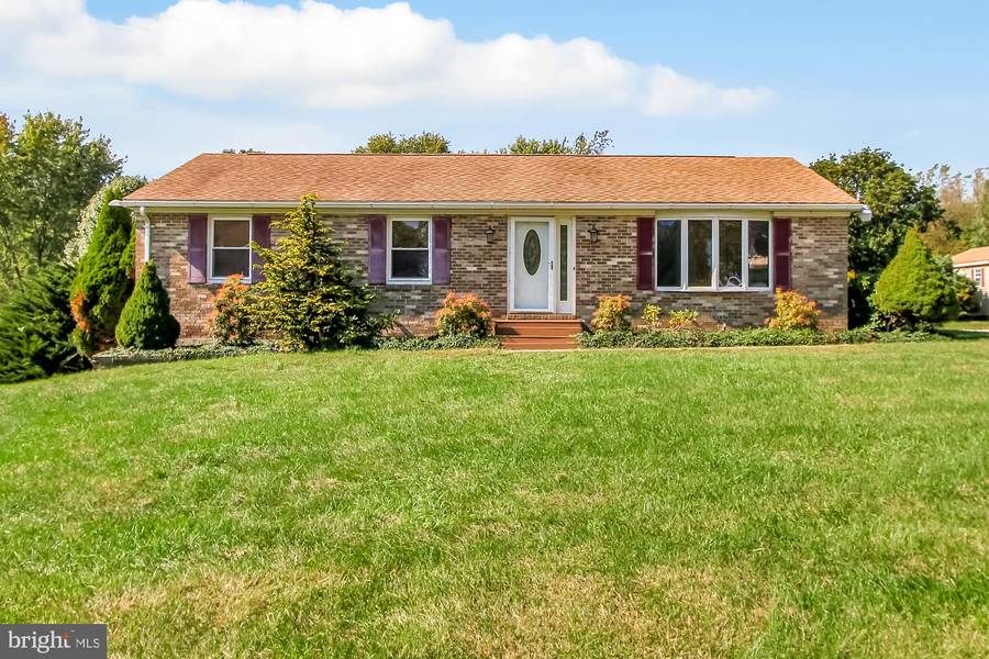 13736 ROUND HILL CHURCH RD, Felton, PA 17322