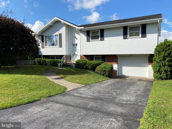 506 BICKEL DR, Hamburg, PA 19526