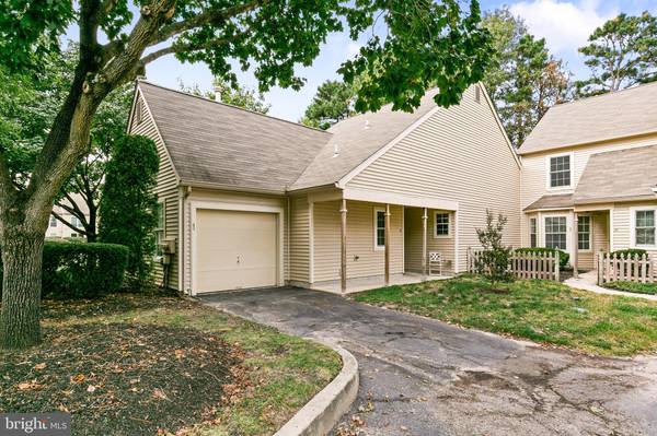 42 WOODLAKE DR, Marlton, NJ 08053