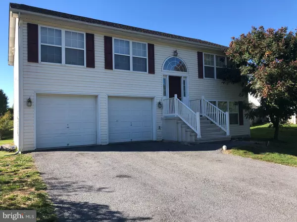 233 ACOUSTIC DR, Martinsburg, WV 25404