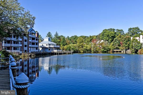 7602-H LAKESIDE VILLAGE DR #H, Falls Church, VA 22042