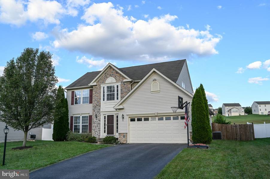 2523 CODORUS LN, Spring Grove, PA 17362