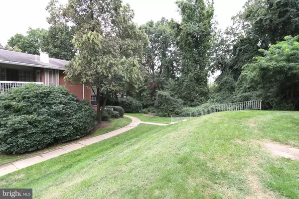 Mclean, VA 22102,1916 WILSON LN #103