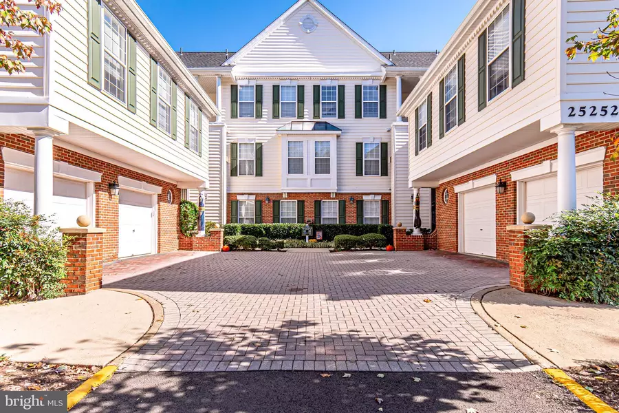 25252 RIFFLEFORD SQ #301, Chantilly, VA 20152