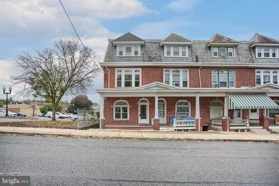 114 W FRANKLIN ST, Ephrata, PA 17522