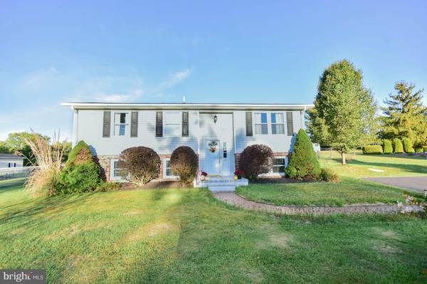 64 CLIFFORD DR, Martinsburg, WV 25404